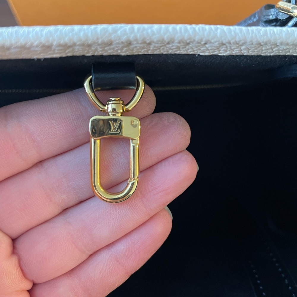 SOLD Louis Vuitton Onthego MM - Crème/Black - NEW - Picture 9 of 16